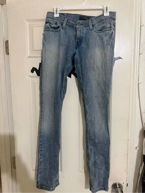 Levi's Women's Faded Blue Skinny Jeans